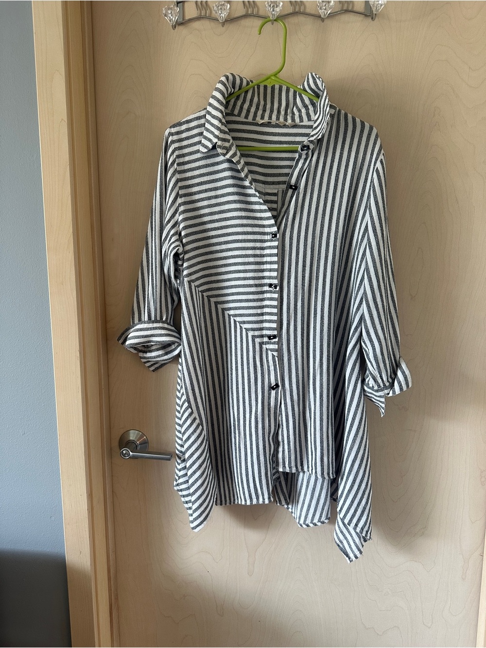 Soft Surroundings Striped Tunic Shirt Gray White Asymmetric Hem L Unique Buttons